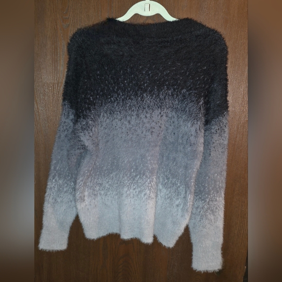 Time and Tru Black and Gray Ombre Sweater - Picture 3 of 4
